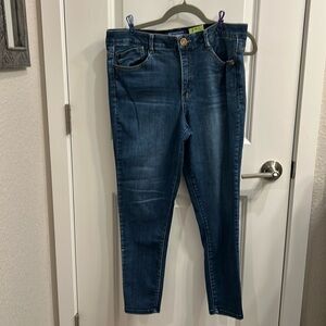 Democracy absolution skinny jeans. Size 14. Great preloved condition.